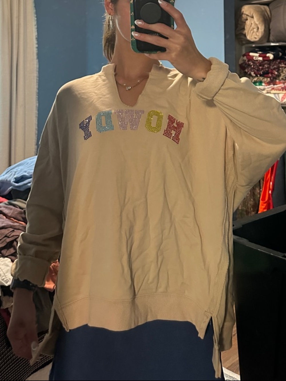 Cream 'HOWDY' Graphic Sweatshirt